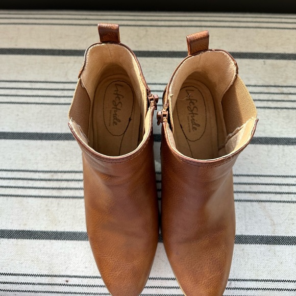 LifeStride Mesa Ankle Bootie - Picture 12 of 14